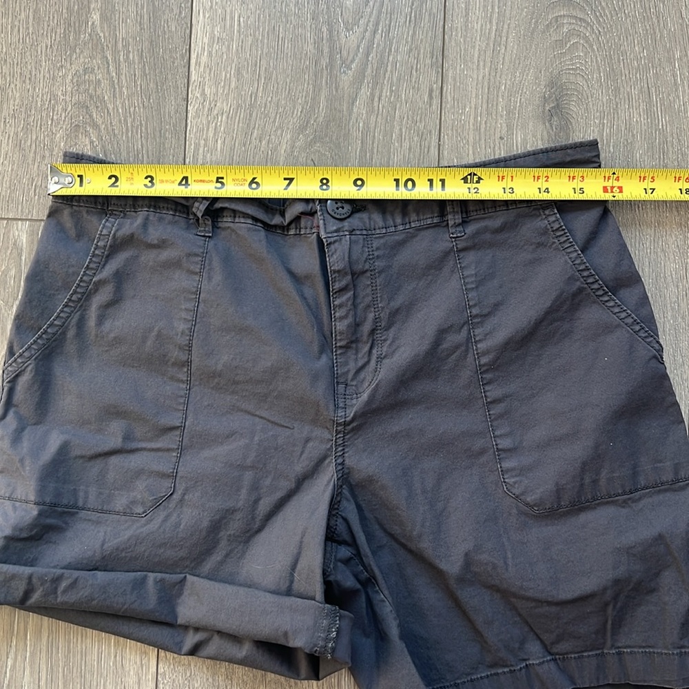 Social standard by sanctuary, Sz M, gray stretch, short, button tab cuff - Picture 9 of 12